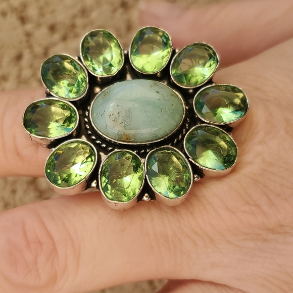 New Oversized Chrysoprase and Tsavorite 925 Silver Statement Ring. - Picture 13 of 14